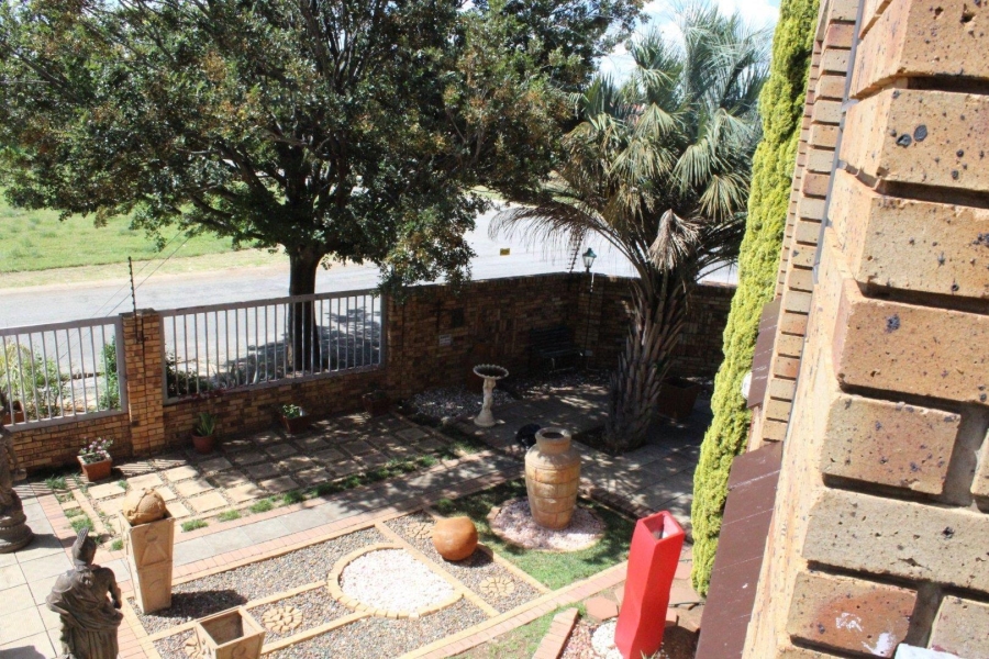 6 Bedroom Property for Sale in Van Der Hoff Park North West